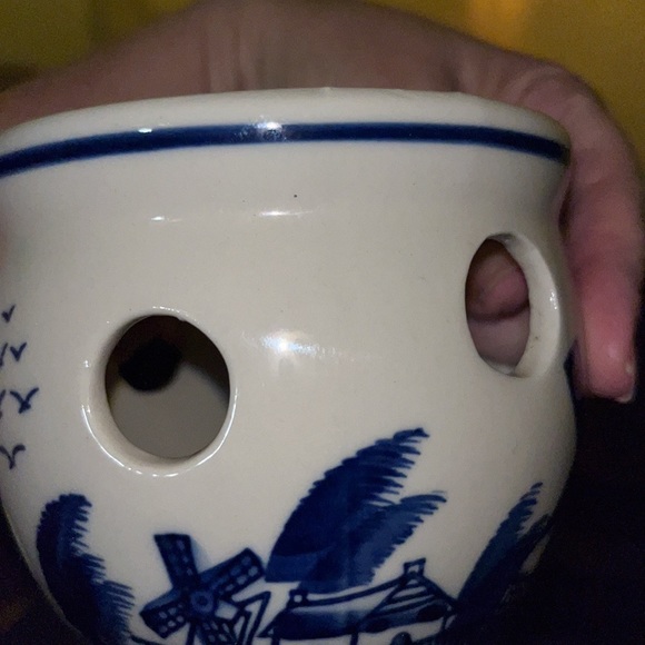 Delft Blue tulip pot with windmills, trees, birds, ships,etc. 4” Tall - Picture 9 of 14